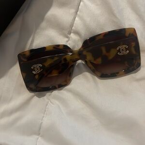 CHANEL BROWN SUNGLASSES WITH BOX